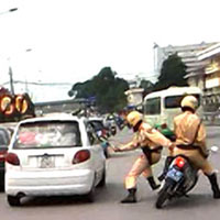 Tạm giam tài xế “xe điên” tông xe CSGT