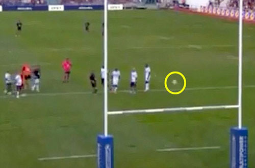 Cantona biểu diễn cú đá thần sầu - 3