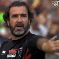 Bóng đá - Cantona biểu diễn cú đá thần sầu