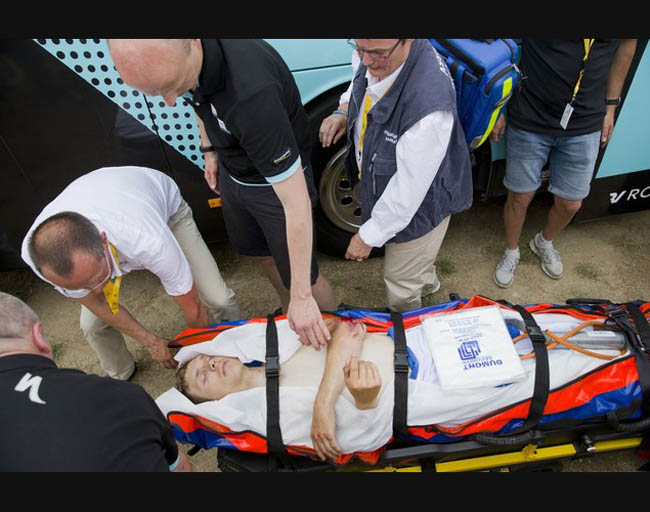 Cua-rơ người Đức Tony Martin được đưa thẳng vào bệnh viện sau khi gặp tai nạn lúc về đích. Tay đua từng hai lần vô địch thế giới tính giờ cá nhân may mắn không bị gãy xương dù bị va đập mạnh xuống đường, theo lời xác nhận của đội đua Omega Pharma-Quick Step.