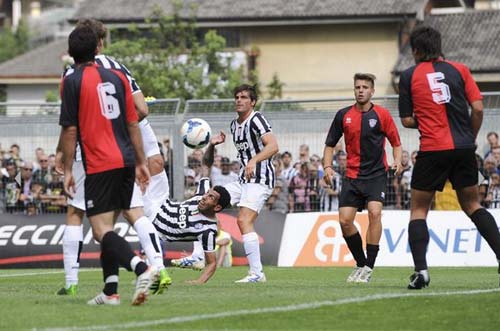 Juventus - Val D`Aosta: Tevez nổ súng - 4