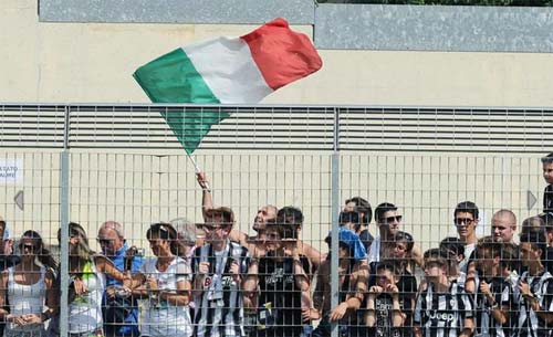 Juventus - Val D`Aosta: Tevez nổ súng - 9