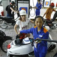 Thị trường - Tiêu dùng - Xăng dầu tăng giá liên tục, DN sốc