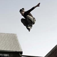 Thể thao - Hút mắt với pha bay nhảy của Parkour