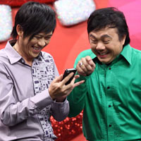 - Hoài Linh tấu hài cùng dàn sao khủng