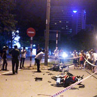 Tin tức trong ngày - Hai xe máy đối đầu, ba người nguy kịch