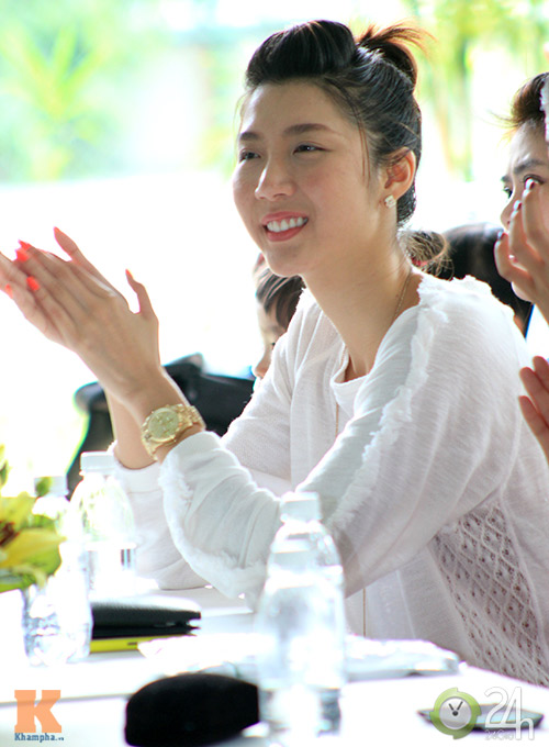 Mai Phương Thúy giản dị đến làng trẻ SOS - 12