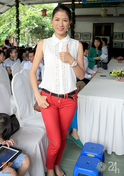 Mai Phương Thúy giản dị đến làng trẻ SOS - 14
