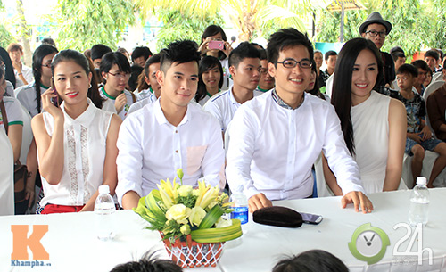 Mai Phương Thúy giản dị đến làng trẻ SOS - 16