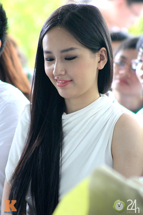 Mai Phương Thúy giản dị đến làng trẻ SOS - 9