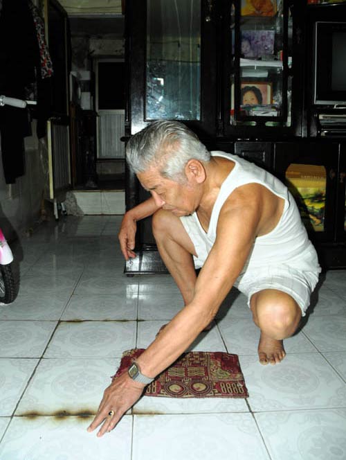 HN: 400 người nín thở sống ở nhà chờ sập - 11