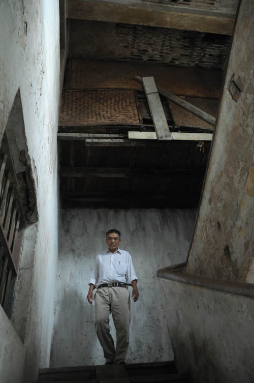 HN: 400 người nín thở sống ở nhà chờ sập - 8