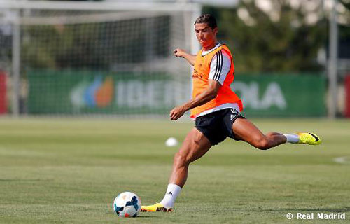 Ronaldo: Vượt kỷ lục để vĩ đại hơn - 2