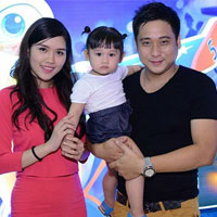 - Minh Tiệp hãnh diện khoe vợ con