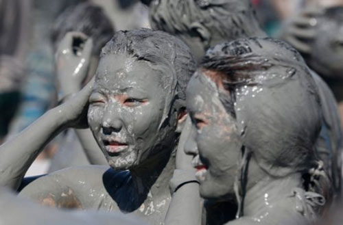 Ngắm kiều nữ tắm bùn ở Hàn Quốc - 1