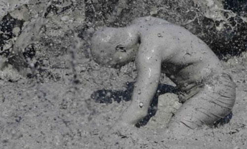 Ngắm kiều nữ tắm bùn ở Hàn Quốc - 3