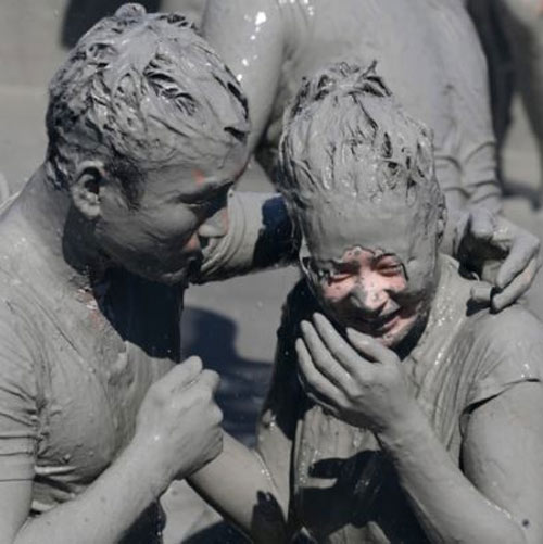 Ngắm kiều nữ tắm bùn ở Hàn Quốc - 4