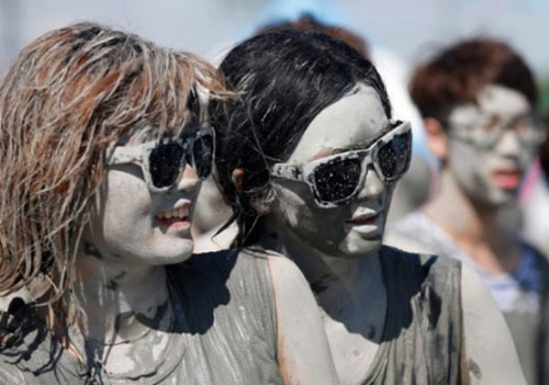 Ngắm kiều nữ tắm bùn ở Hàn Quốc - 2