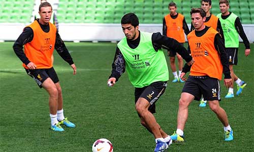 Suarez gây "sốt" ở Australia - 2