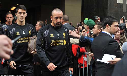 Suarez gây "sốt" ở Australia - 5