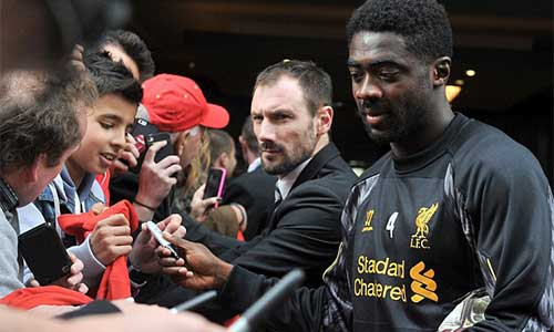 Suarez gây "sốt" ở Australia - 6