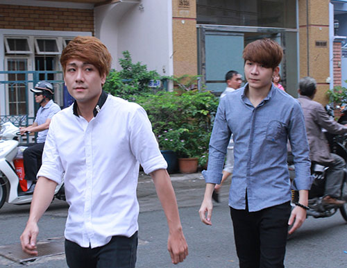 Sao Việt viếng Wanbi trong đêm - 10