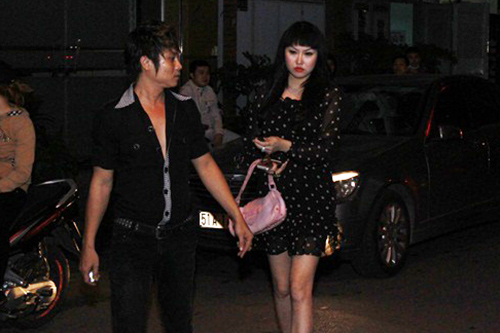 Sao Việt viếng Wanbi trong đêm - 2