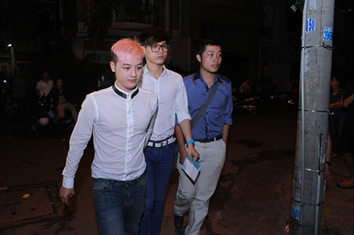 Sao Việt viếng Wanbi trong đêm - 3