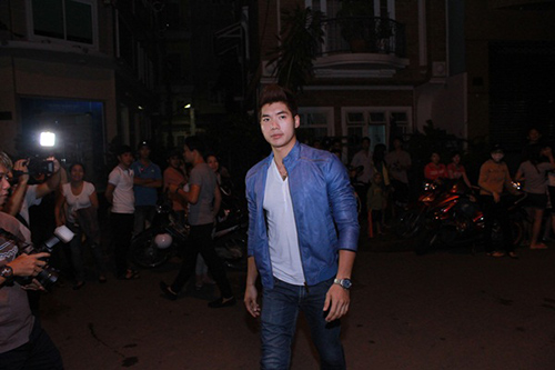 Sao Việt viếng Wanbi trong đêm - 12