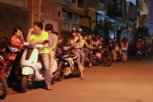 Sao Việt viếng Wanbi trong đêm - 13