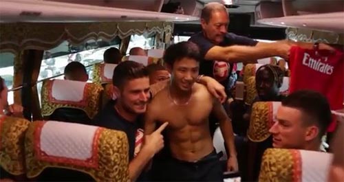 “Running Man” Rooney chạy tới Chelsea - 4