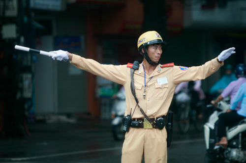 Ngày đầu CSGT Hà Nội đội mũ mới - 8