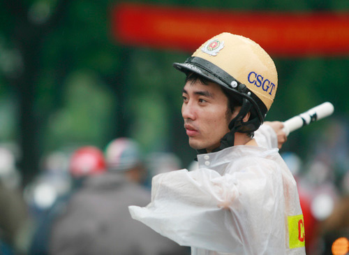 Ngày đầu CSGT Hà Nội đội mũ mới - 9