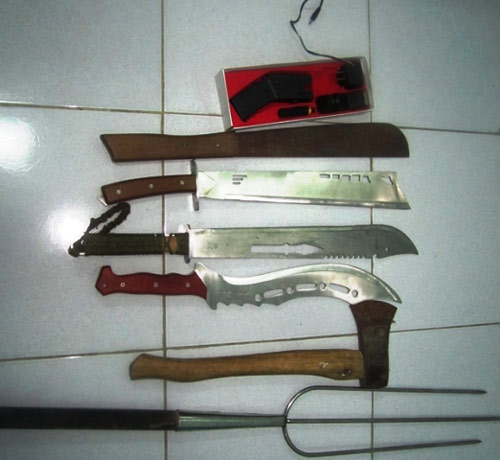 Đề nghị truy tố "băng cướp chặt tay" - 2