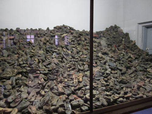 Đức phát động chiến dịch truy lùng Quốc xã - 2