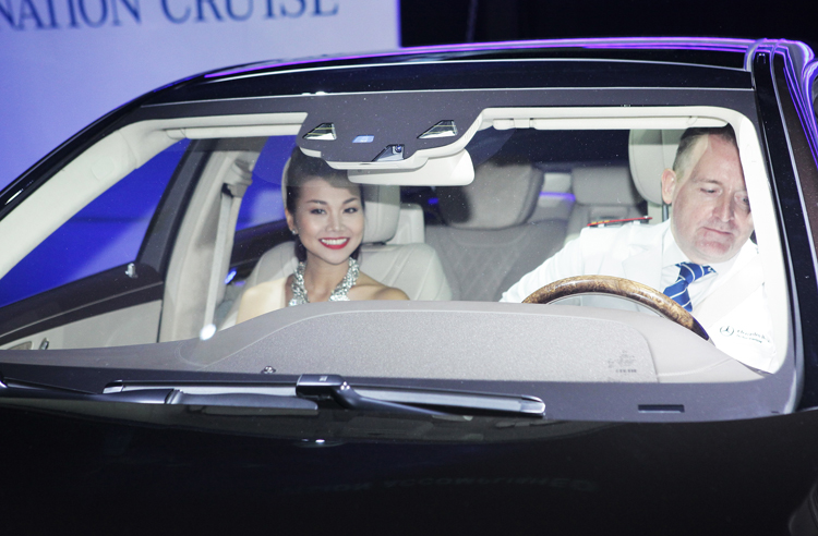 Siêu mẫu Thanh Hằng chính là thành viên trong câu lạc bộ các khách hàng nổi tiếng của Mercedes-Benz Việt Nam (Mercedes Celebrity Club) năm 2010 khi sở hữu chiếc GLK Duluxe.
