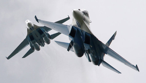 Nga điều 2 chiến đấu cơ Su-27 chặn máy bay lạ - 1