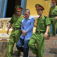 Pháp luật - Y án tử hình kẻ chém, đốt chết vợ