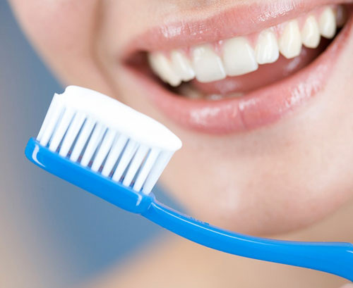 Nên biết 6 thói quen gây hại cho răng - 1
