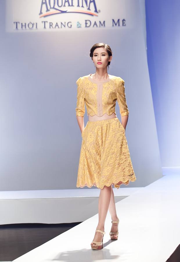 Thu Thủy hâm nóng sàn catwalk - 1