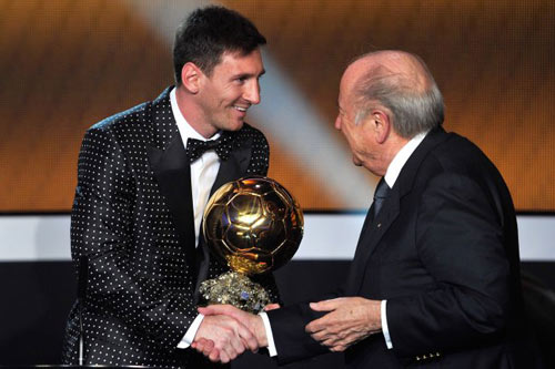Ronaldo & "thời cơ vàng" lật đổ Messi - 1