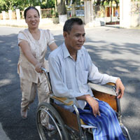 Tin tức trong ngày - Nghị lực sống của người lính ngồi trên xe lăn