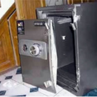 Pháp luật - Đột nhập cây xăng, lấy trộm két sắt