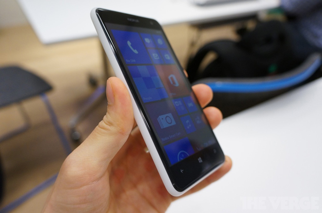 Cụ thể Lumia 625 được trang bị màn hình 4,7 inch IPS LCD với độ phân giải WVGA (480 x 800pixel) và mật độ điểm anh 201ppi.