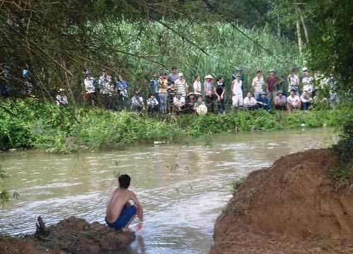 Tắm sông, thanh niên vừa đậu ĐH chết đuối - 1