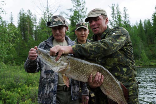 Chùm ảnh: Putin đi nghỉ hè cùng Medvedev - 10