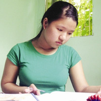 Giáo dục - du học - Thủ khoa và gánh hàng tạp hóa của mẹ