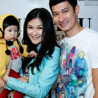 Hậu trường phim - Vợ chồng Huy Khánh khoe con gái yêu