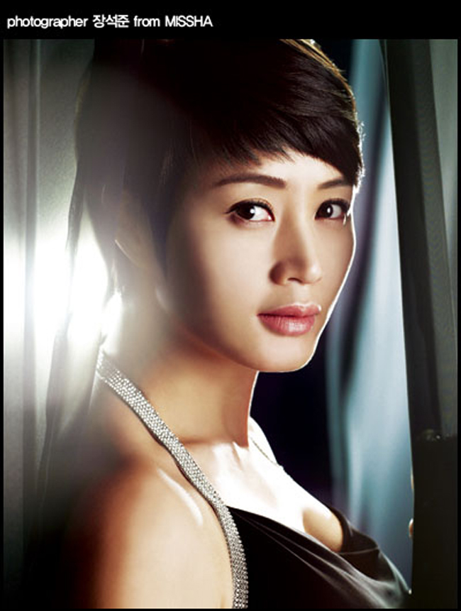 Kim Hye Soo luôn xuất hiện với vẻ ngoài tự tin, cao sang, quý phái và sexy