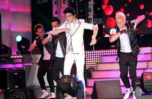 Xuân Nghi lạ lẫm trong trang phục cô dâu - 7